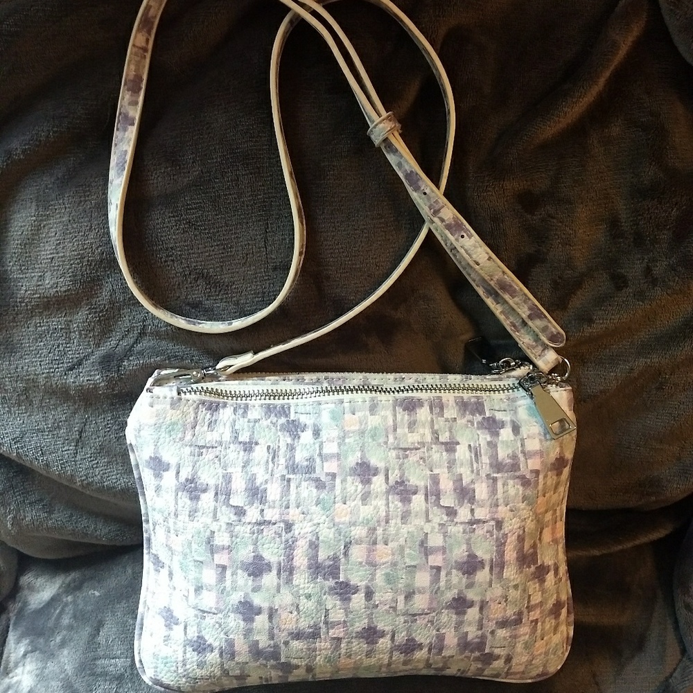 MMS Expandable Crossbody NWOT